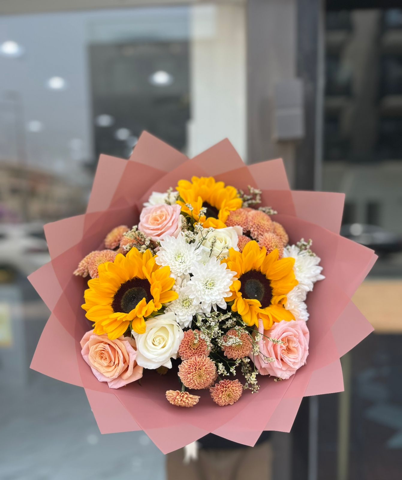 Golden Radiance: The Ultimate International Women’s Day Bouquet