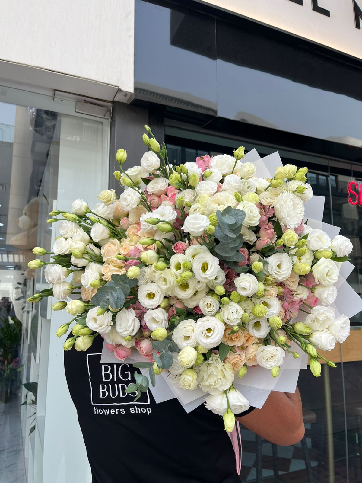 Dreamy Eustoma Hand Bouquet