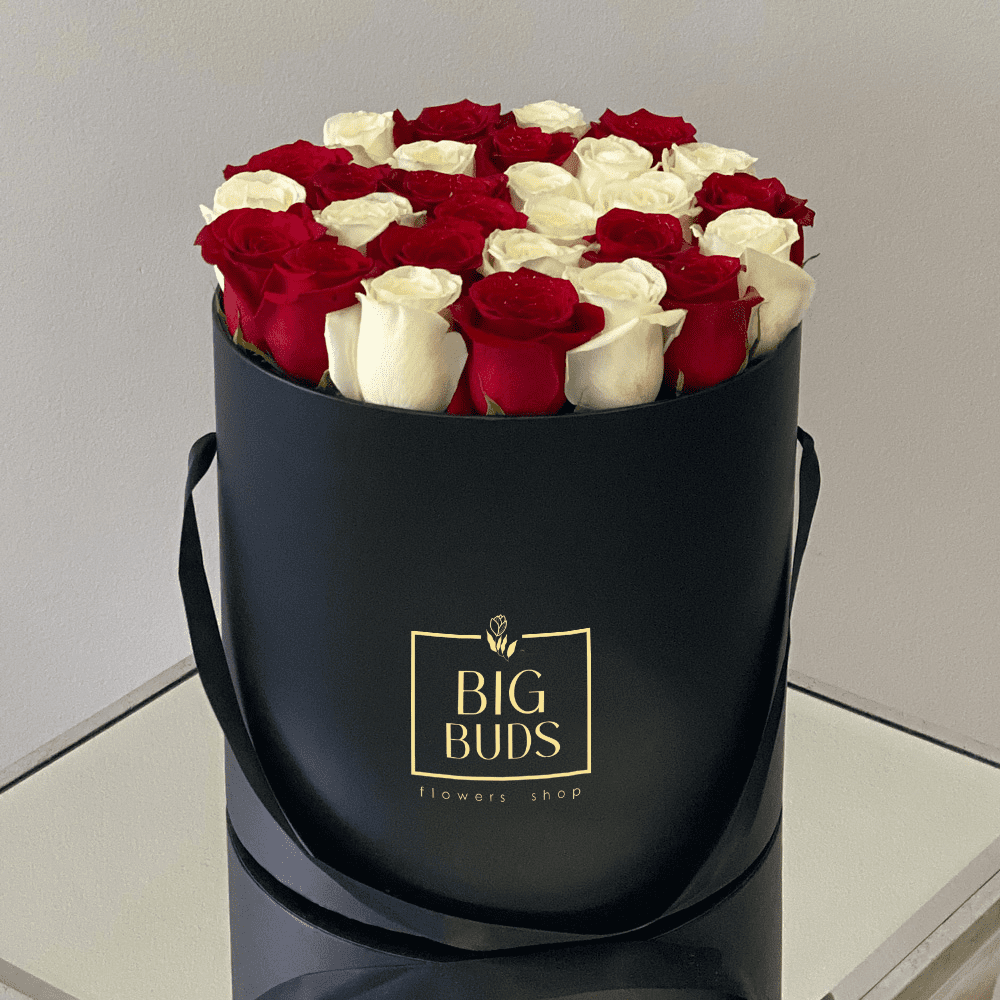 Yelena Red And White Rose Box