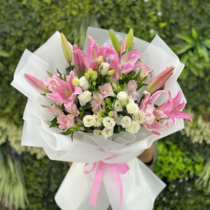 Charming Flowers Grand Bouquet
