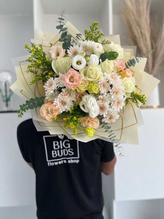Bloomes Of Love Hand Bouquet