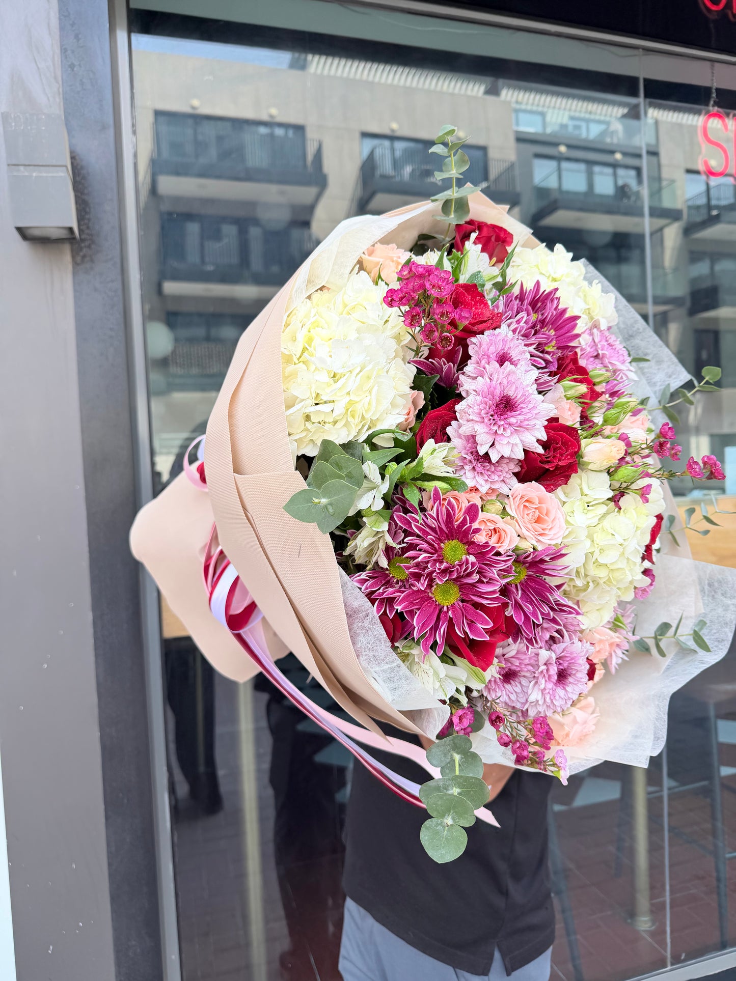 Premium Women’s Day floral arrangements